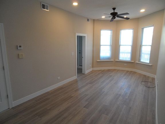 2nd image of 3512 N Lincoln Ave #2