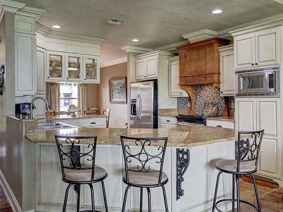 3rd image of 1064 Bear Creek Cir