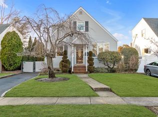 249 Brompton Rd S, Garden City, NY 11530