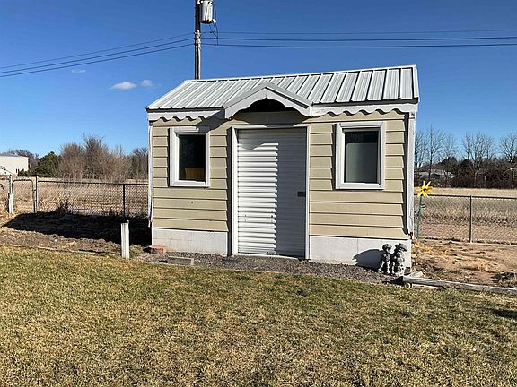 5th image of 421 W County Rd.