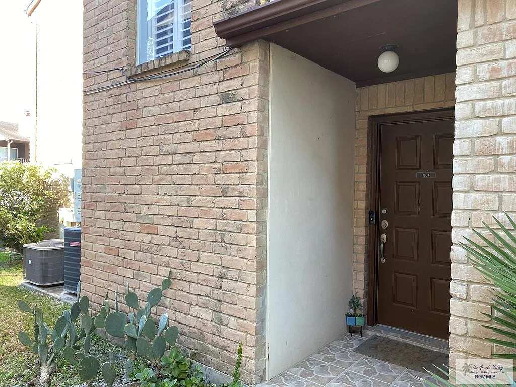 2 bed, 2.5 bath, 1200 sqft, $2,100 — Photo 3
