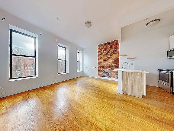 2nd image of 255 W 121st St #3F