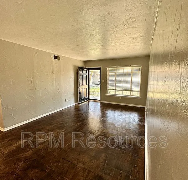 2137 Barclay Rd — Photo 6