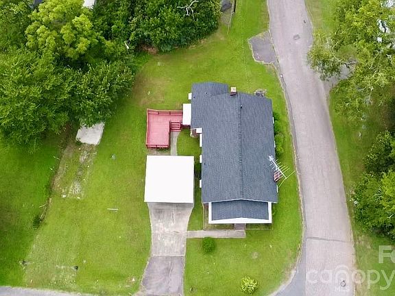 2nd image of 213 Jewel St