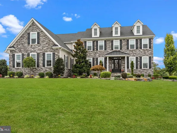 7 Grace Cir, Newtown, PA 18940