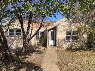 227 E California St, Walters, OK 73572