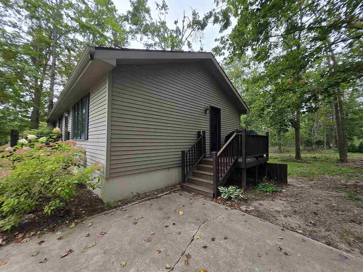 Building Photo - 262 Highlands Pike