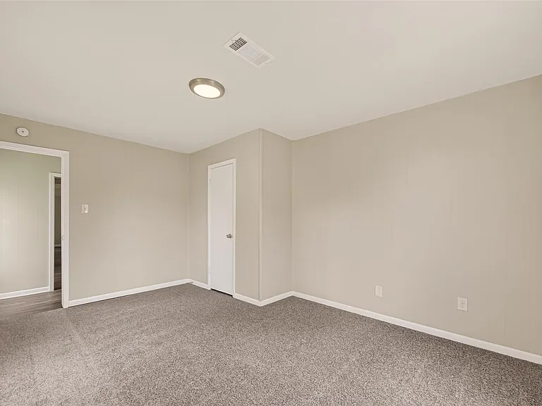2303 N Cleveland St — Photo 20