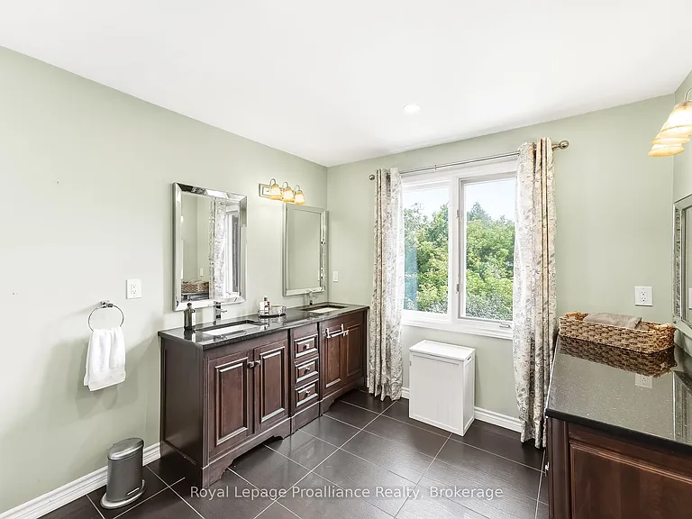 37 Ravine Dr — Photo 31