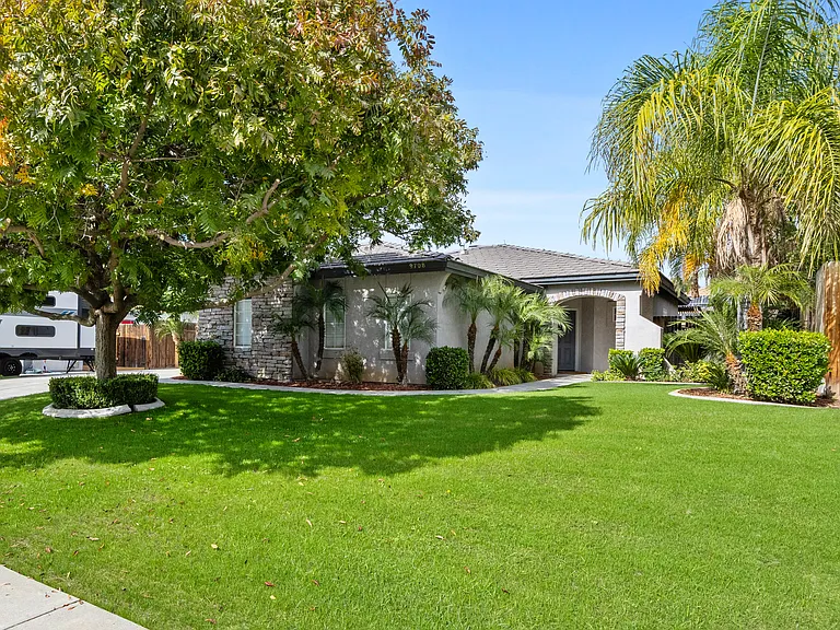9708 San Ysidro Ln — Photo 17