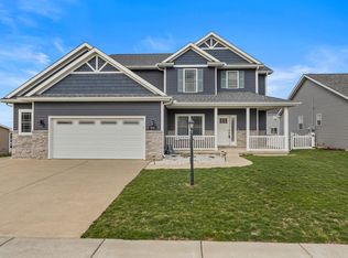 815 Cates Dr, Mahomet, IL 61853