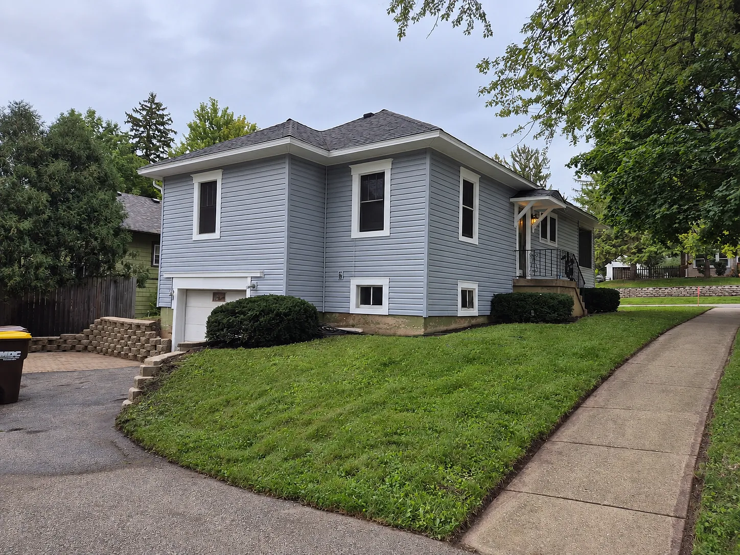 4 bed, 1378 sqft, $2,400 — Photo 2