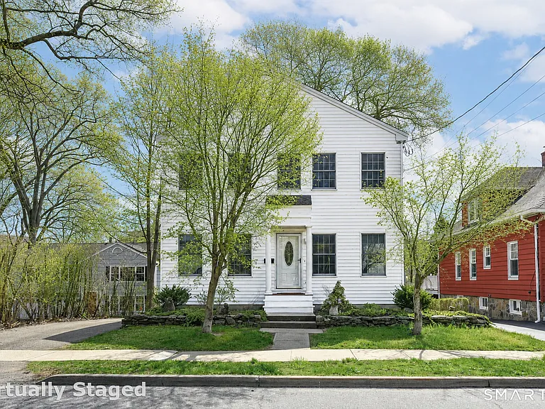 5 Moody Ave — Photo 1