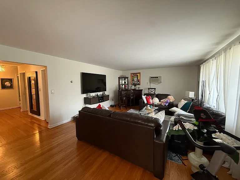 250 Maple St #2 — Photo 9