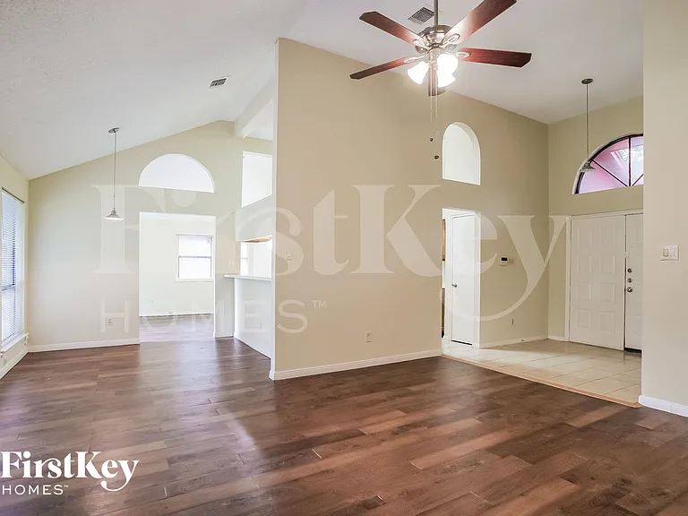 1055 Margate Dr — Photo 5
