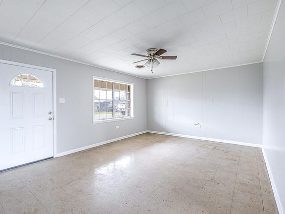 2nd image of 1118 E Camellia Dr