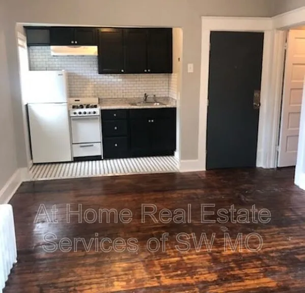 633 W State St #1B — Photo 1