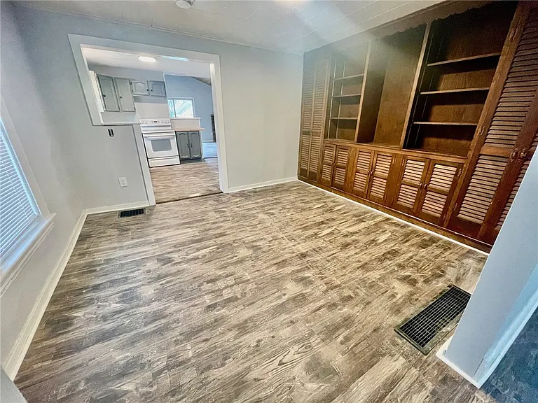 223 E Filbert St — Photo 7