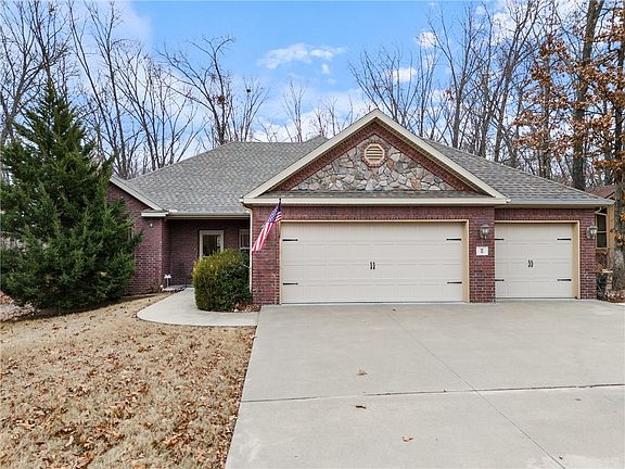 2nd image of 11 E Elvendon Dr