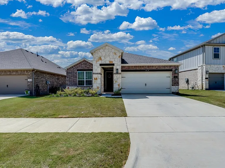 1304 Starling St — Photo 2
