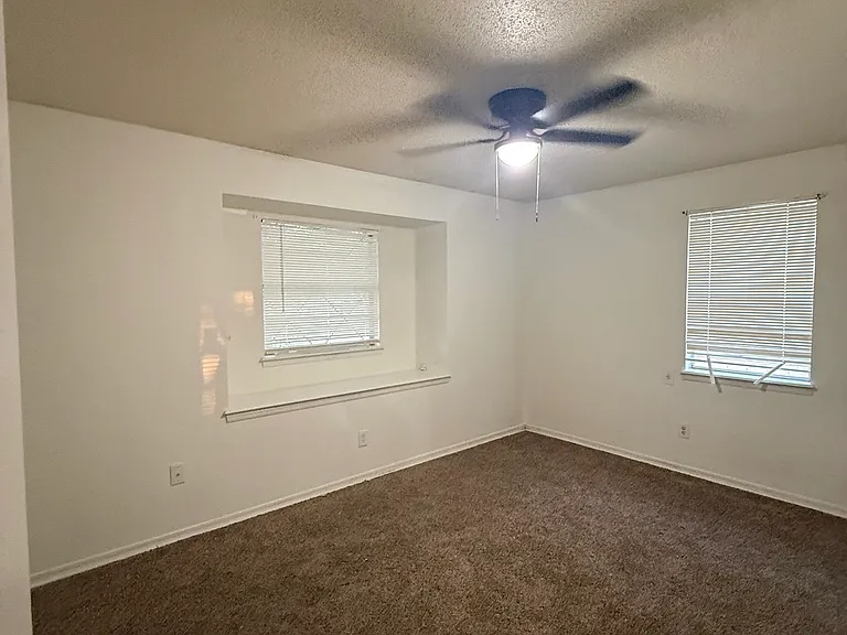 6401 S Drexel Ave — Photo 7