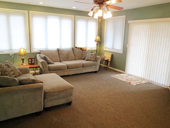 3rd image of 9619 Cain Dr NE