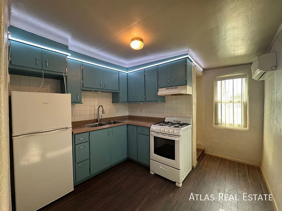 Central - One Bedroom House - Unique - Must See — Photo 2