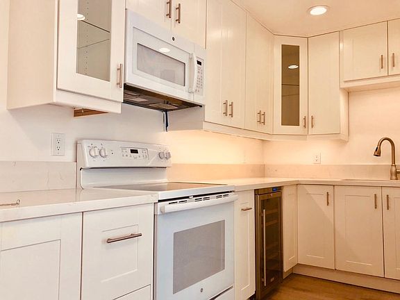 5th image of 2510 Torrey Pines Rd Unit 214