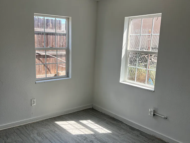 404 Thrasher Ave #A — Photo 11