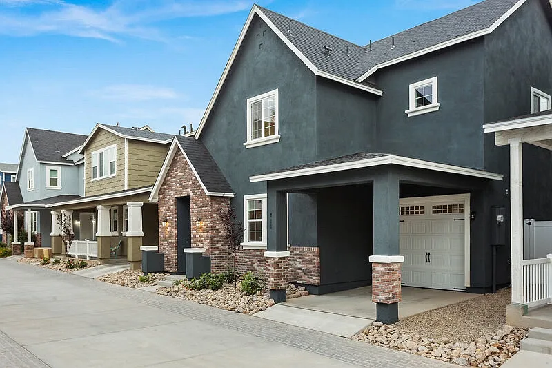 3 bed, 2.5 bath, 1736 sqft, $2,395 — Photo 4