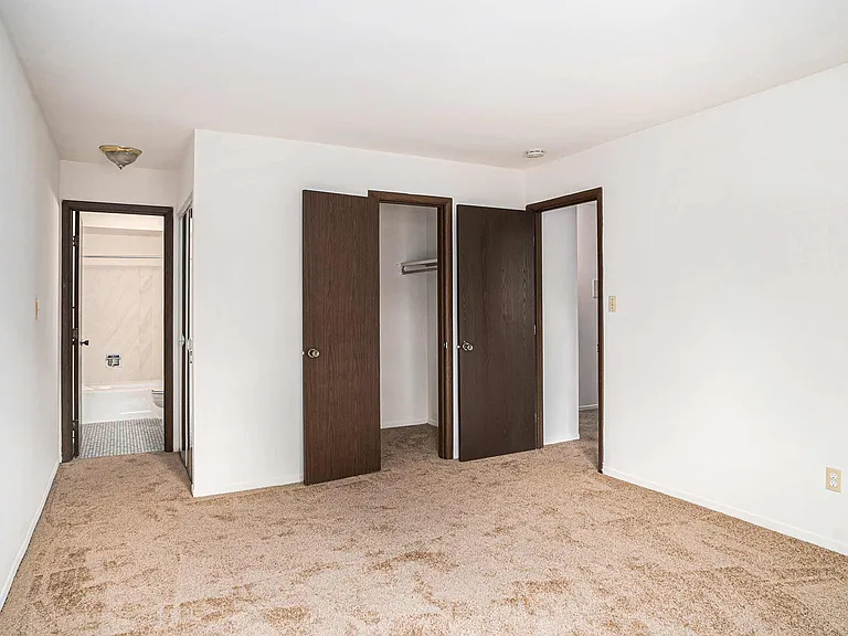 Hampton in Highland Apartments — Photo 12
