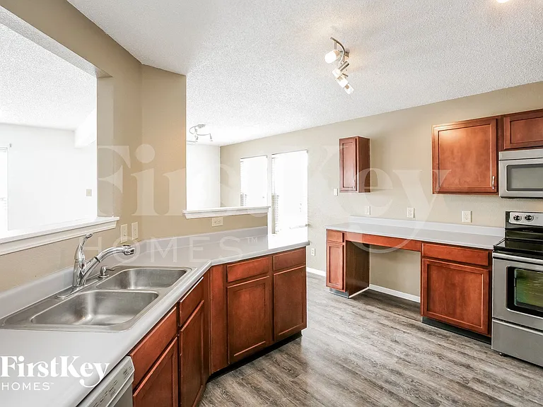 10019 Olympic Cir — Photo 5