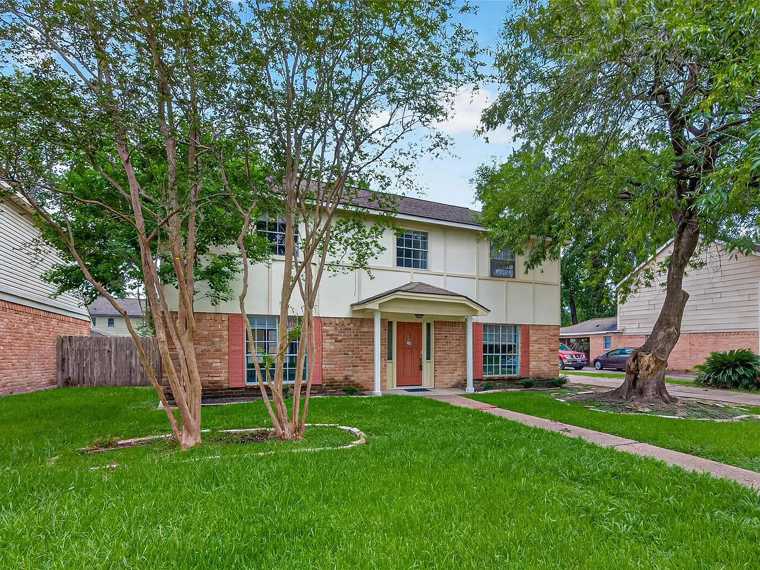 4 bed, 2.5 bath, 2558 sqft, $2,399 — Photo 2
