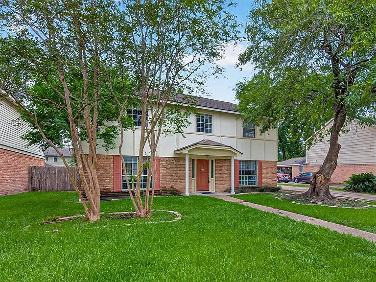 5703 Green Timbers Dr — Photo 2