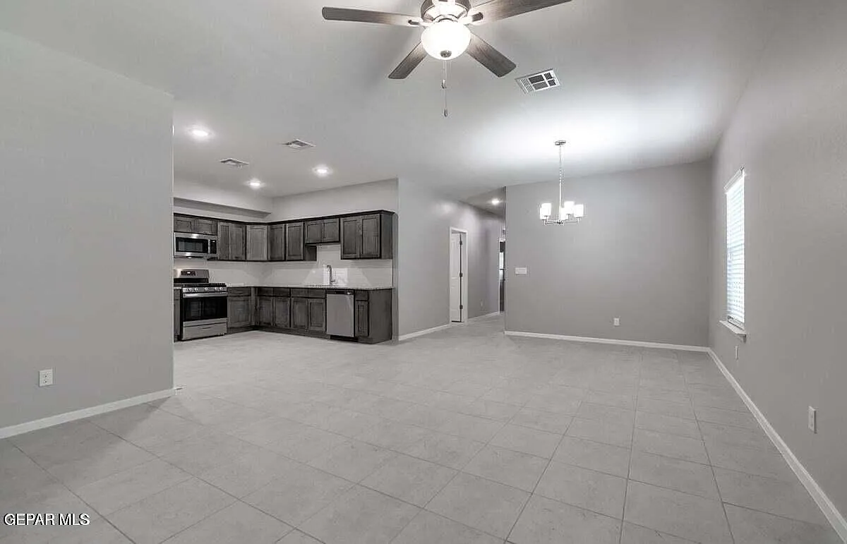 4 bed, 2.0 bath, 1594 sqft, $1,645 — Photo 3