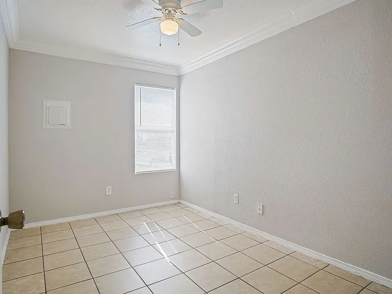 Meridian Place Apartments — Photo 19