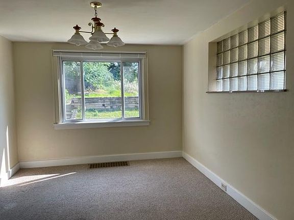 Dining room.