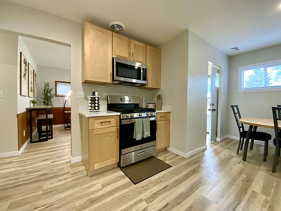 2nd image of 153 Traymore Blvd