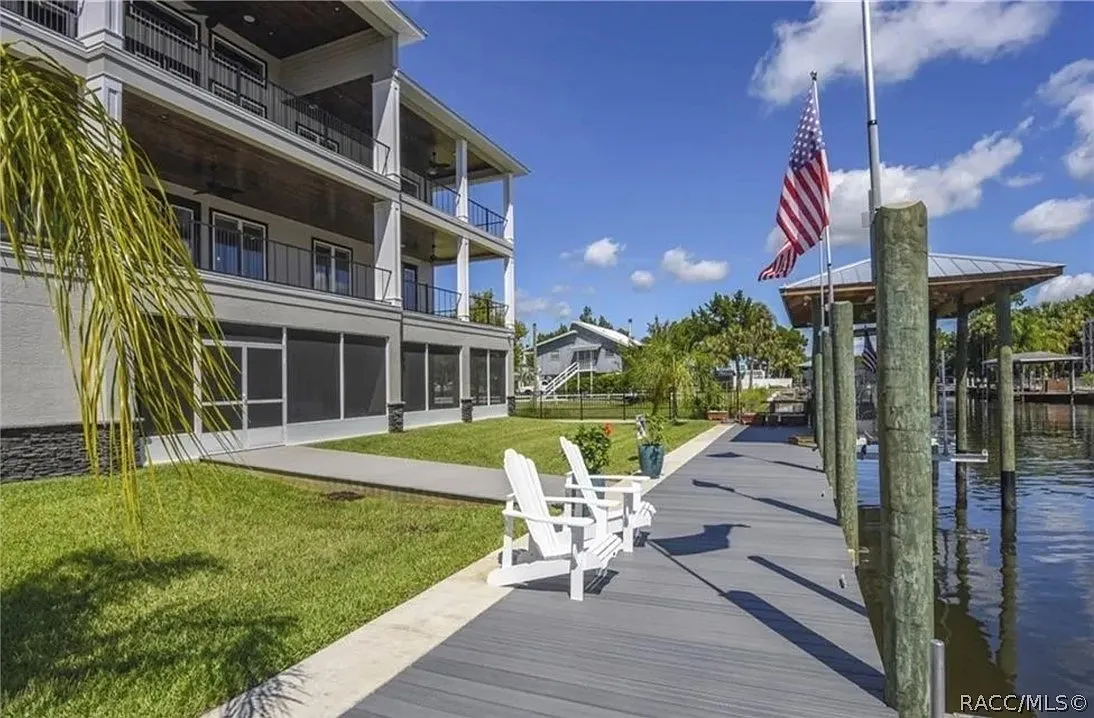 3 bed, 5.0 bath, 3824 sqft, $15,000 — Photo 3