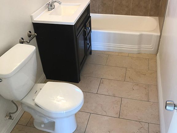5th image of 4815 Persimmon Ave APT 32