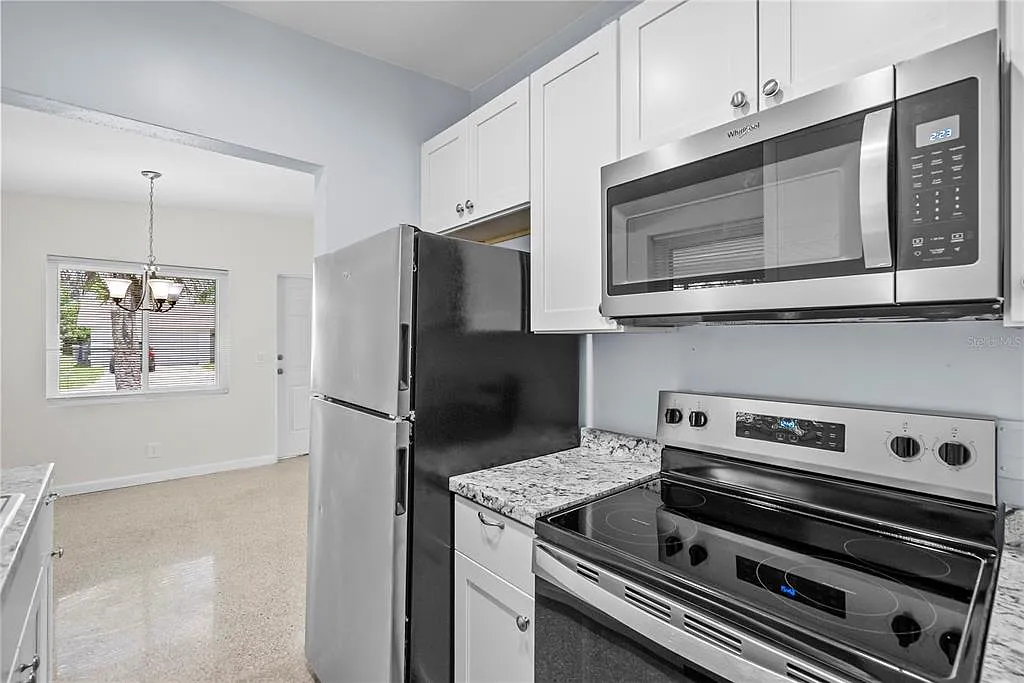 3 bed, 1.5 bath, 975 sqft, $2,100 — Photo 4