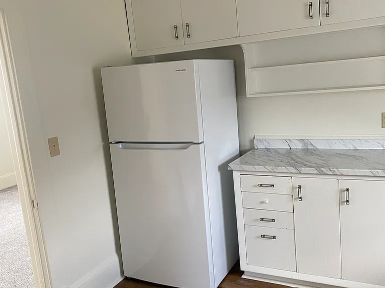 231 N Lakeshore Blvd — Photo 9