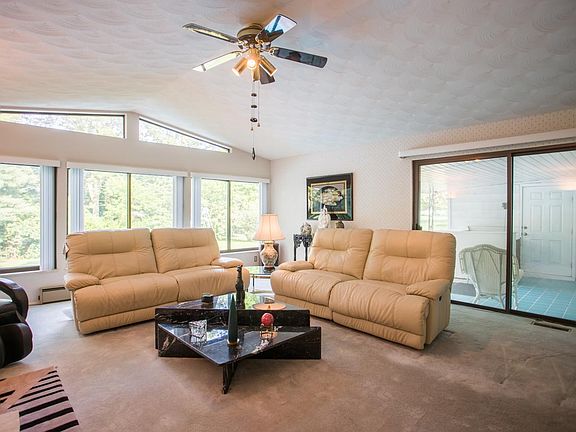 5th image of 12162 Blackhall Dr