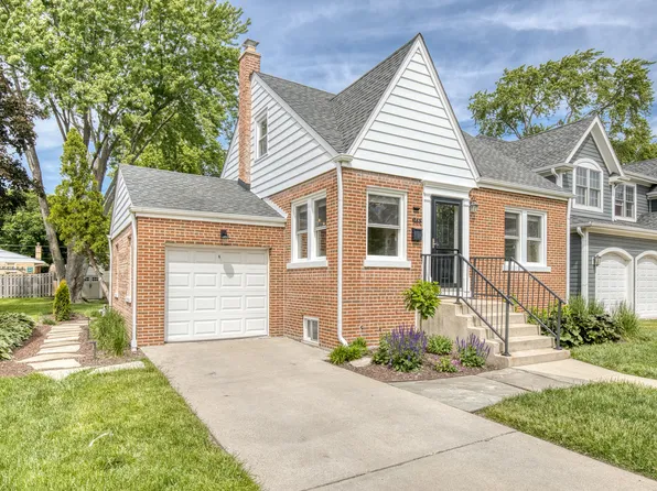 948 N Salem Ave, Arlington Heights, IL 60004