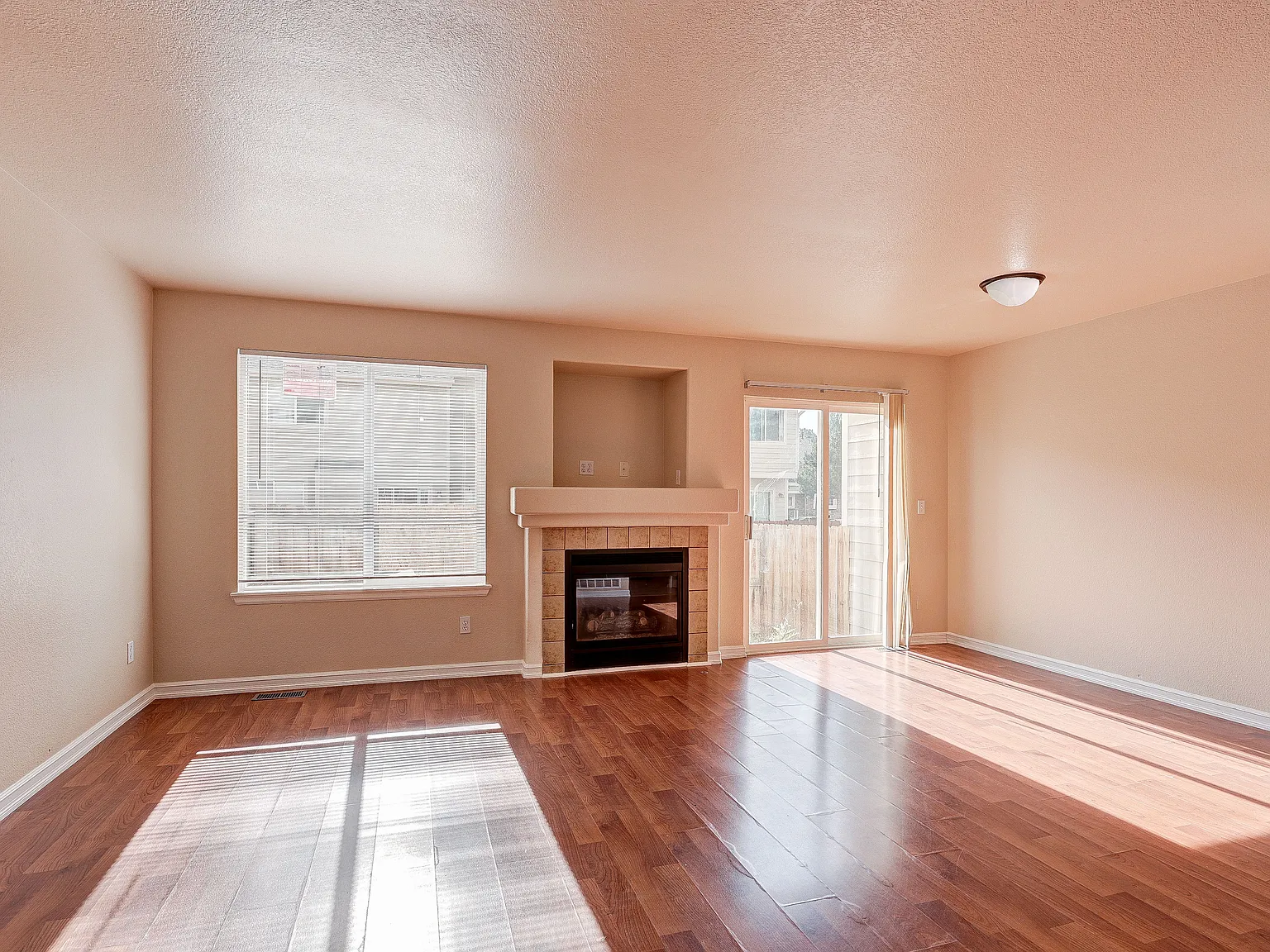 1273 S Zeno Way - B — Photo 2