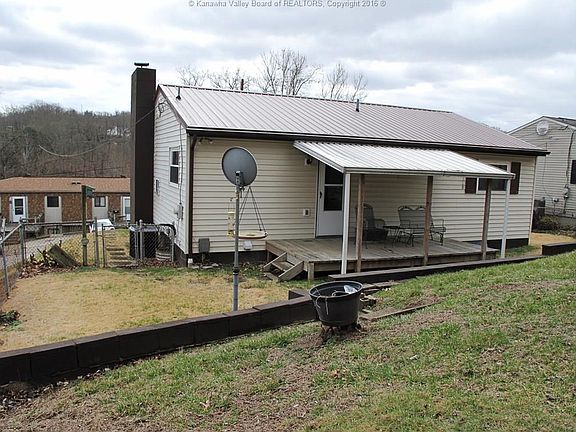 2nd image of 907 Valley View Dr