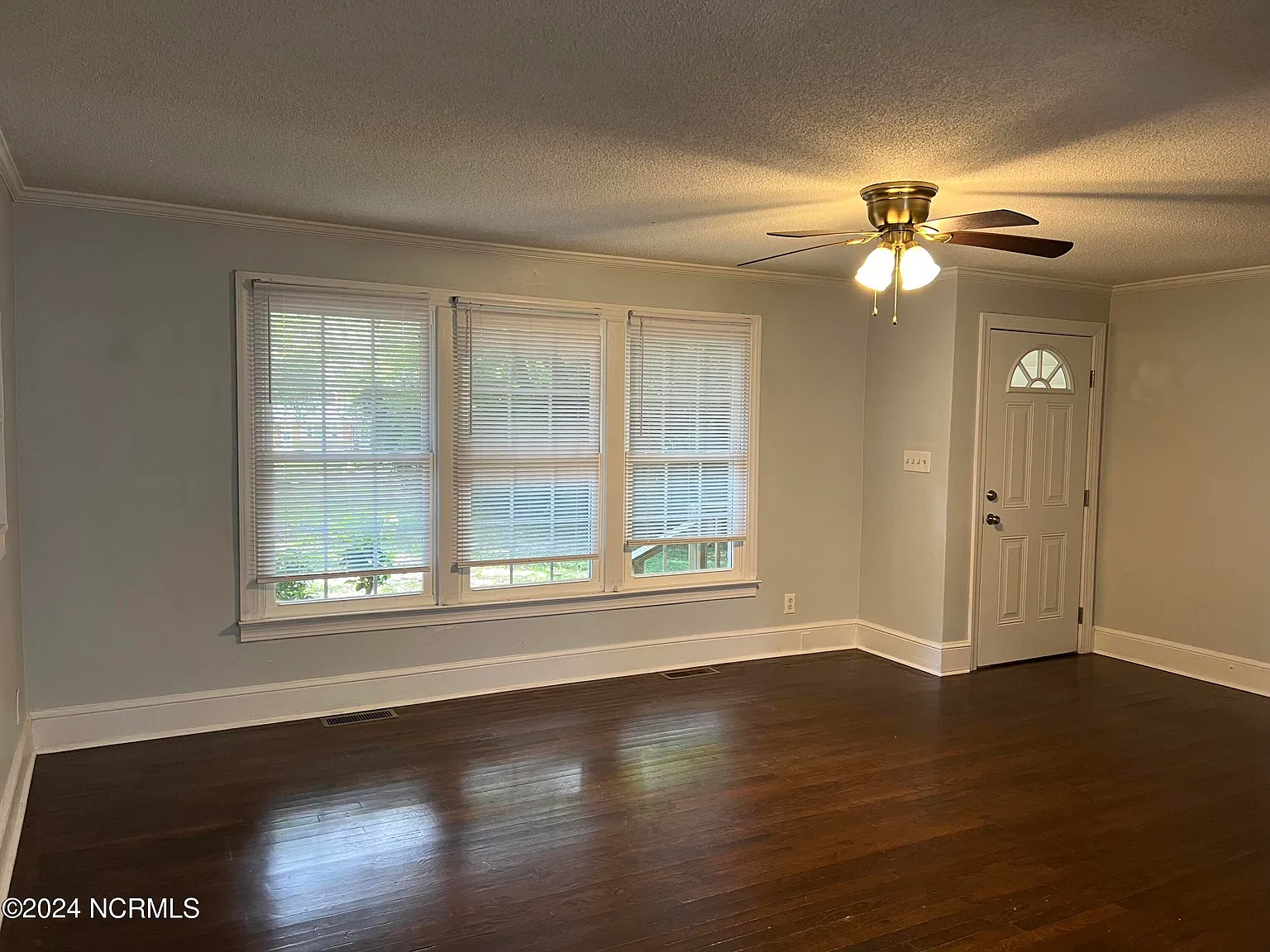 3 bed, 2.0 bath, 1728 sqft, $1,600 — Photo 4