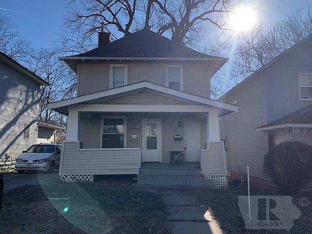 2nd image of 218 W Maple Ave