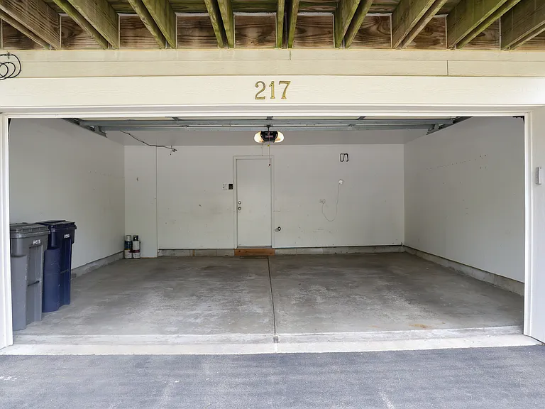 217 Comstock Dr — Photo 6