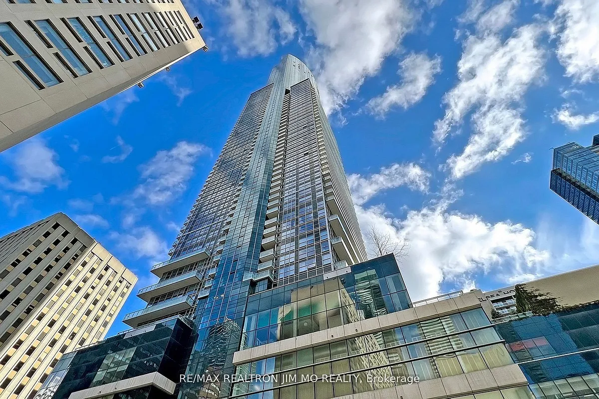 Building Photo - 386 Yonge St #2508